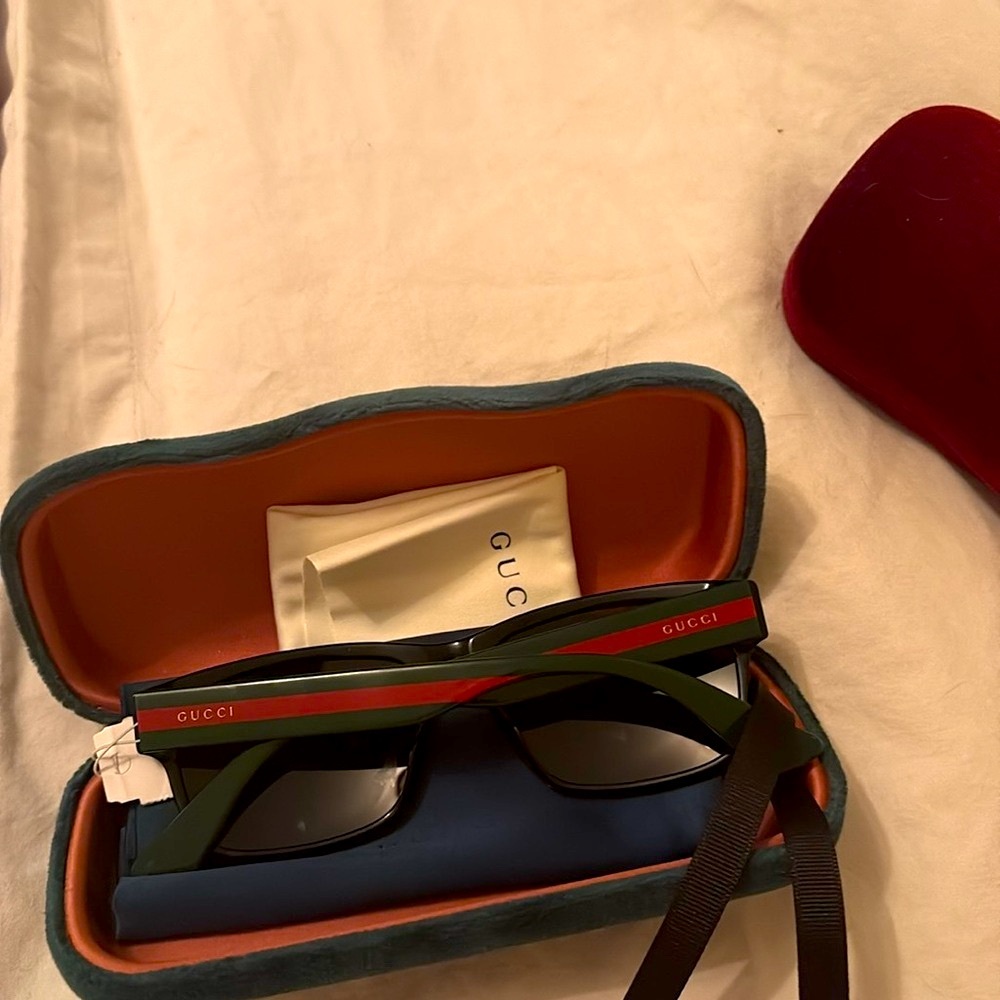 Gucci Black Green and Red Sunglasses with Velvet Case
